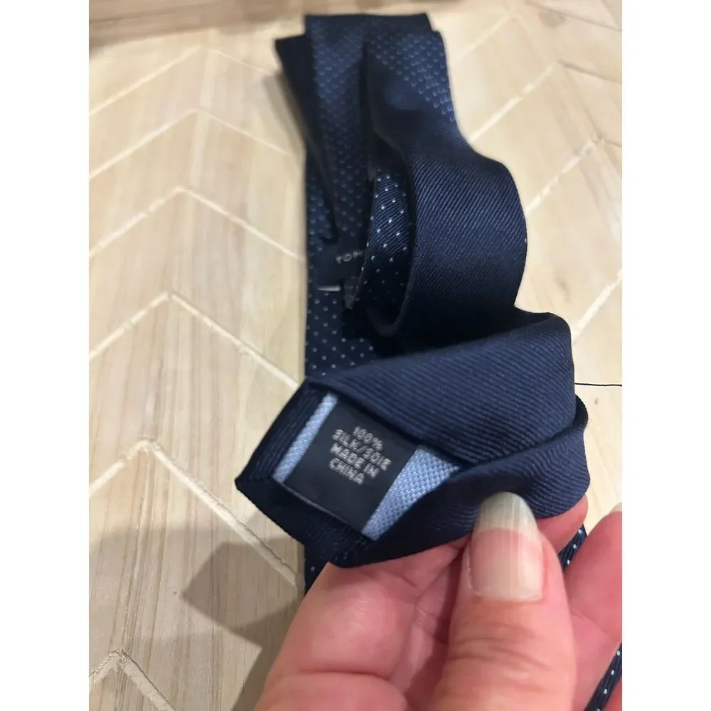 Tommy Hilfiger Tie Mens 100% Silk Navy Blue White Pin Dot Micro Geometric Woven
